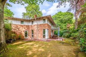 Eine sichere Entscheidung. Große Doppelhaushälfte im Wohnpark Falkenstein, Garten, Terrasse, Garage. – 22559 Hamburg – Vorschaubild 3