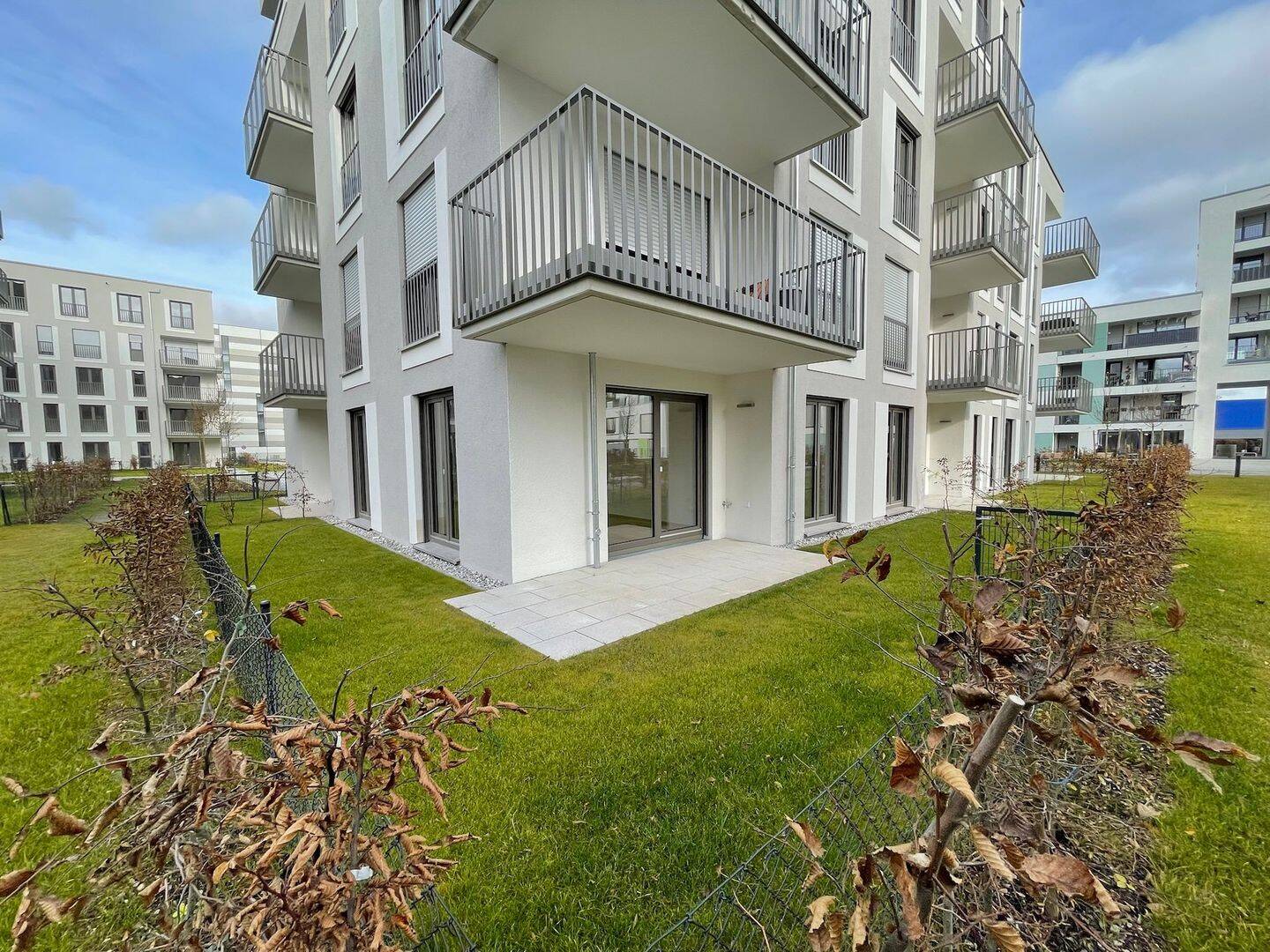 Moderne 3-Zimmer-Terrassenwohnung mit Gartenanteil & Tiefgarage – Neubau 2021 in Aubing-Süd – München – Vorschaubild 2