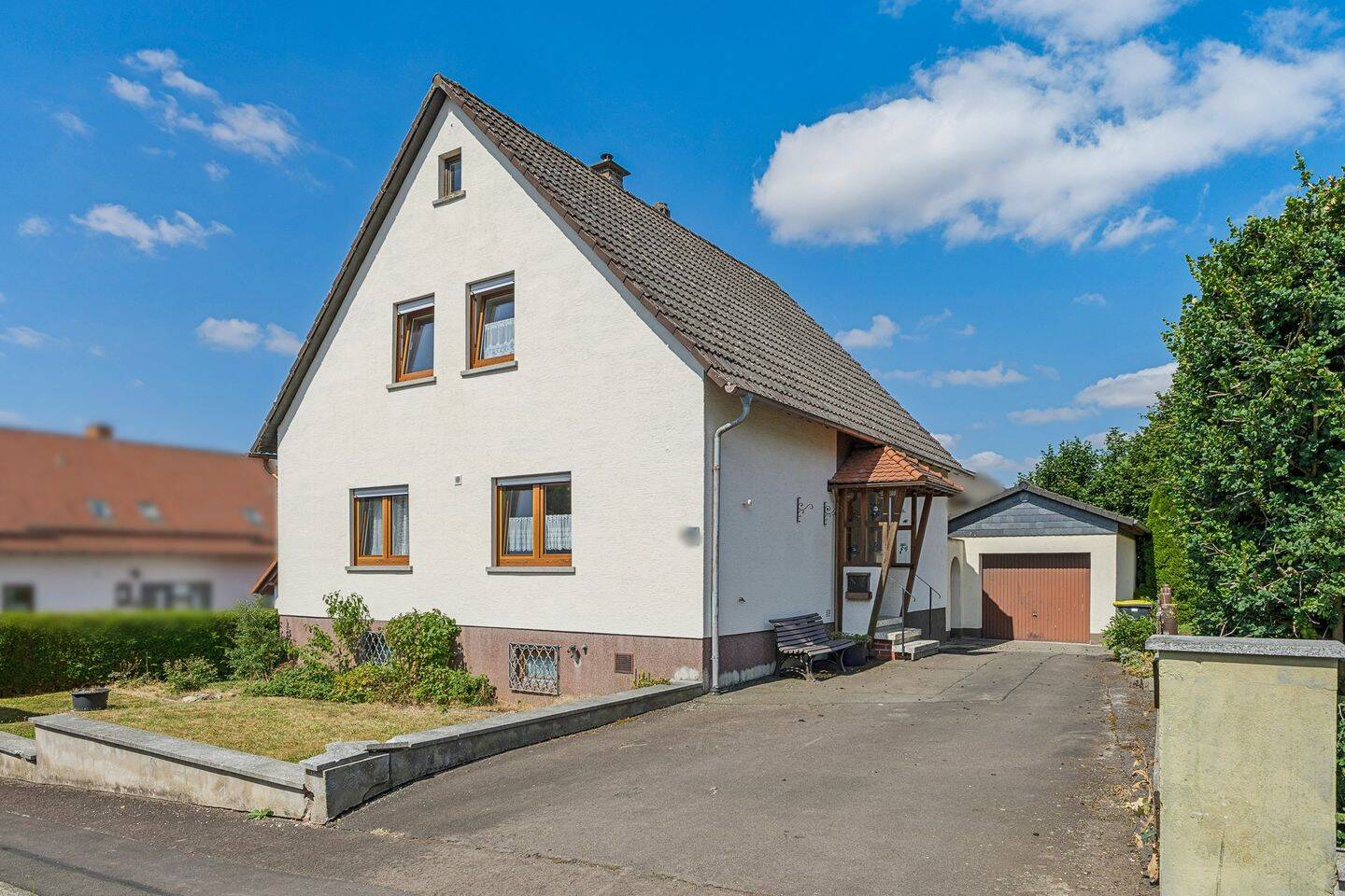 Platz für die Familie - gepflegtes Einfamilienhaus mit Garten und Garage in Mücke / Ober-Ohmen!