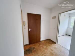 Attraktive Lage, großes Potenzial: Renovierungsbedürftige 2-Zimmer-Wohnung in Freiburg-Betzenhausen – 79114 Freiburg im Breisgau – Vorschaubild 2