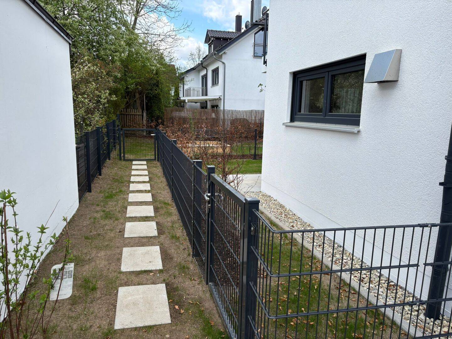 3 Zimmer Dachgeschosswohnung mit Süd/West Balkon – München – Vorschaubild 3