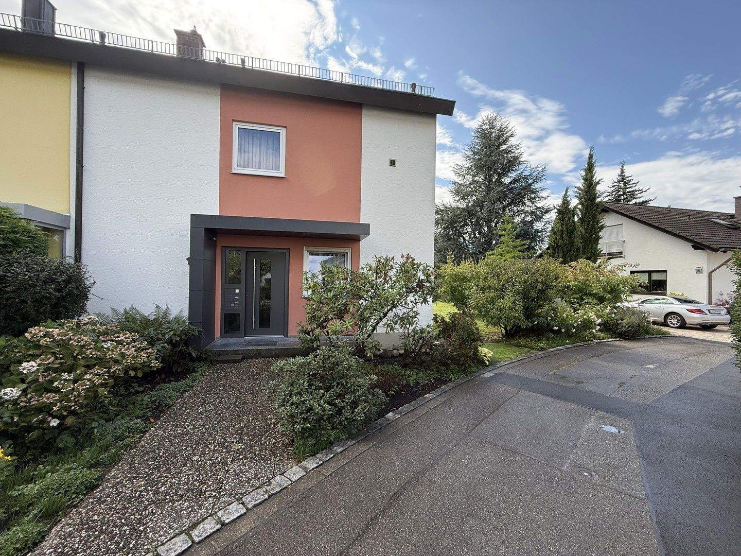Provisionsfreies Dreifamilienhaus mit attraktiven Extras – Lörrach – Bild 1 von 9