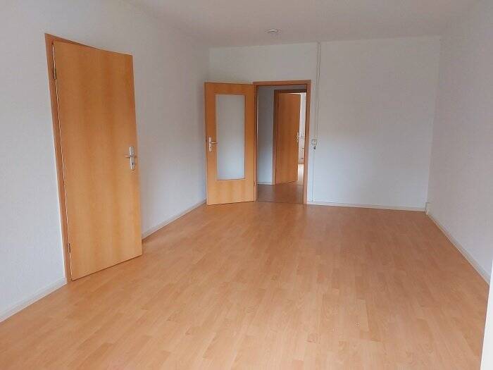 Wohnen im Grünen 3 Raumwohnung mit Balkon in der Hochparterre – Leipzig – Bild 1 von 9