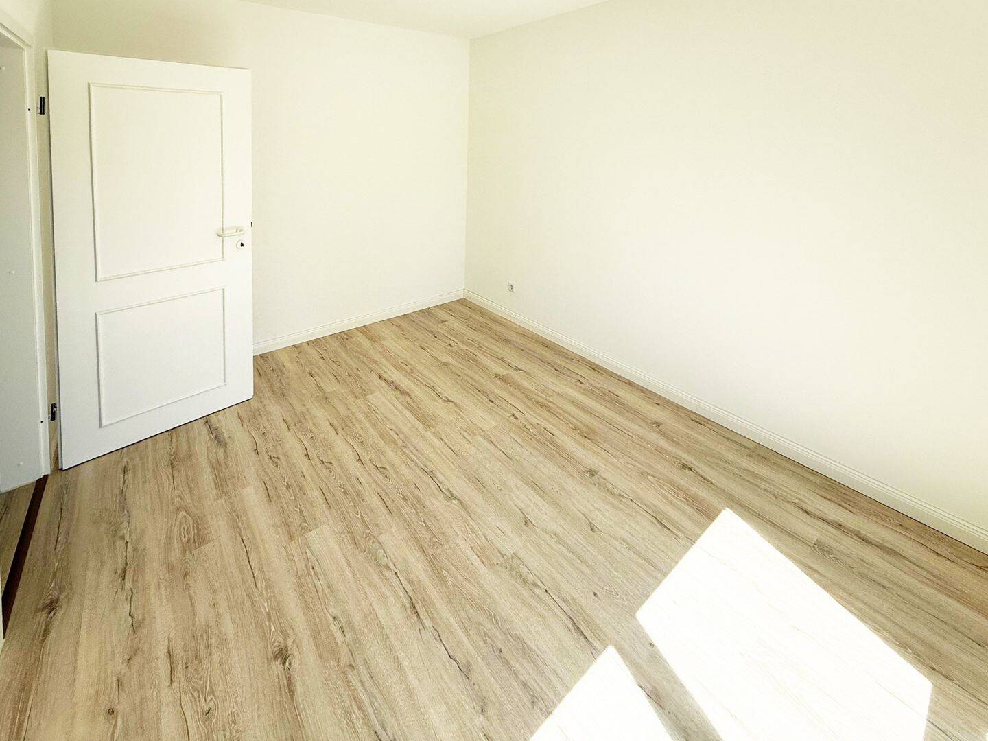 Traumhafte 3-Zimmer-Wohnung mit 2 Balkonen & TG-Stellplatz in Toplage von Berlin – Berlin – Vorschaubild 8
