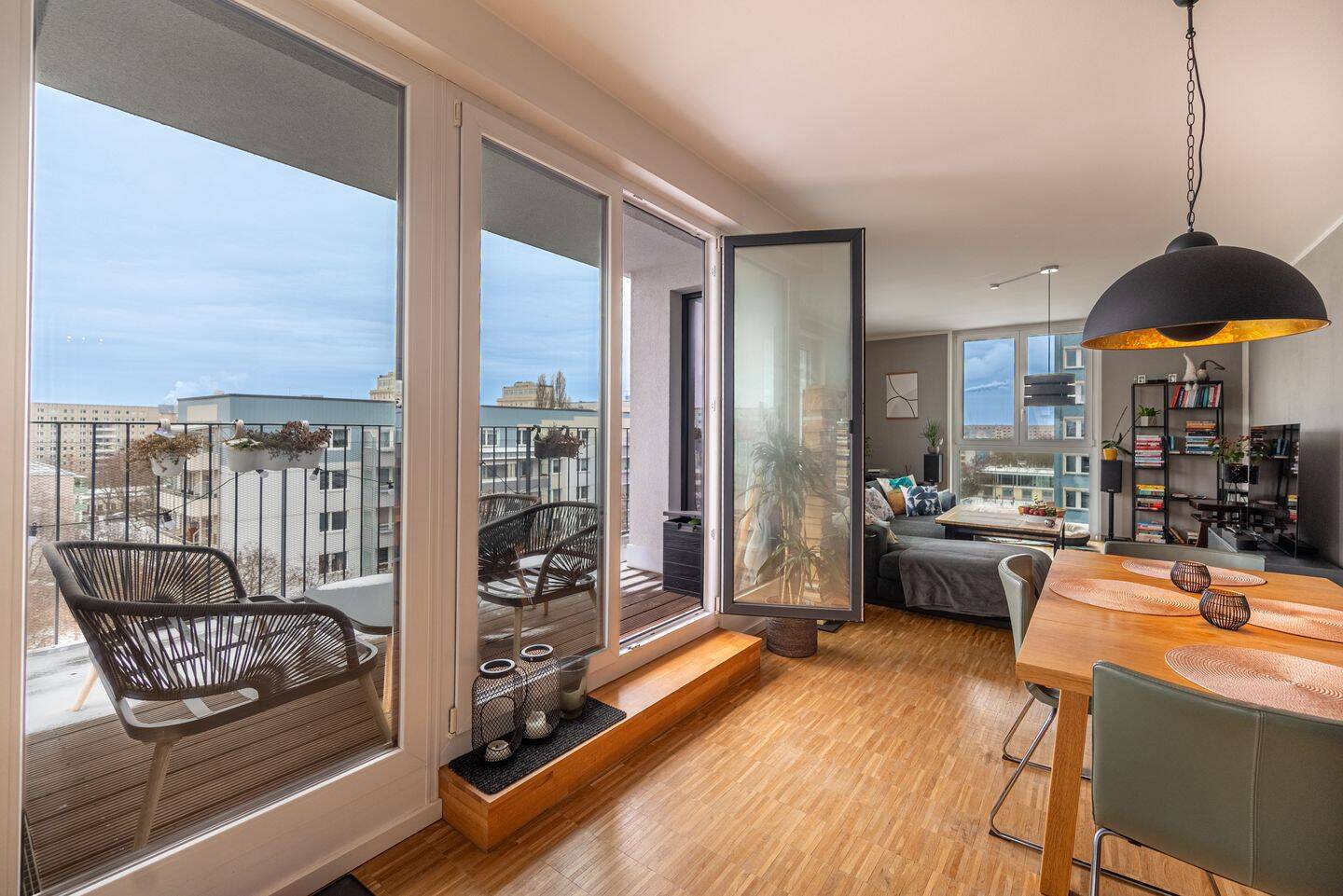 ??? Modernes Penthouse Mitten in Mitte - Strahlende 4 Zi Neubau-Whg mit Terrasse, Panoramablick & TG – Berlin – Vorschaubild 4