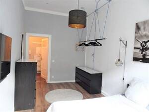 2300244 HomeCompany Dresden Möbliert/Furnished 2-Zimmer Wohnung mit Balkon in Dresden-Pieschen max. 2 Personen – 1127 Dresden – Vorschaubild 2