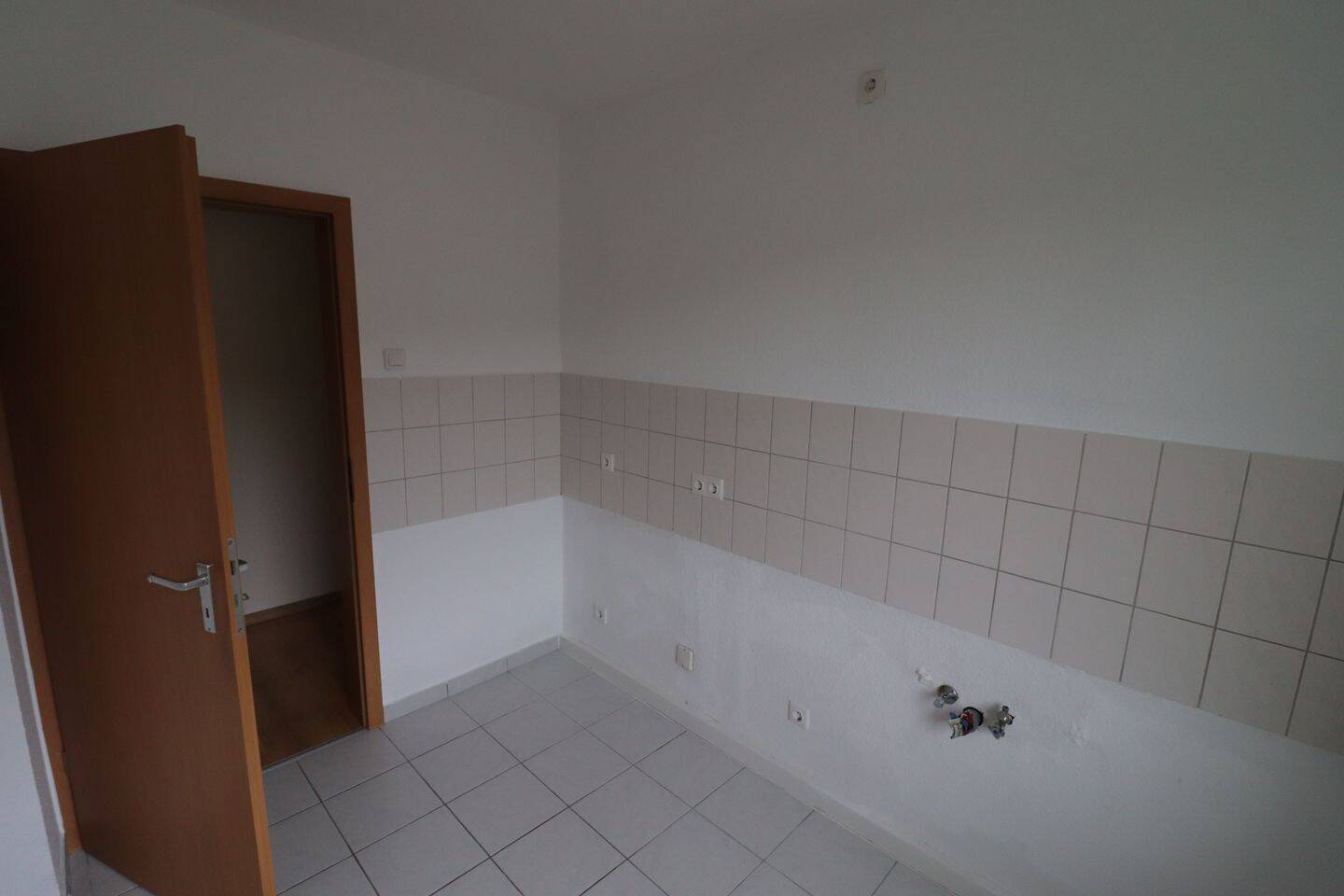 Ab 01.08. 2,5-Raum Wohnung bald mit Balkon inkl. Treppenhausreinigung, Winterdienst – Oberhausen – Vorschaubild 5