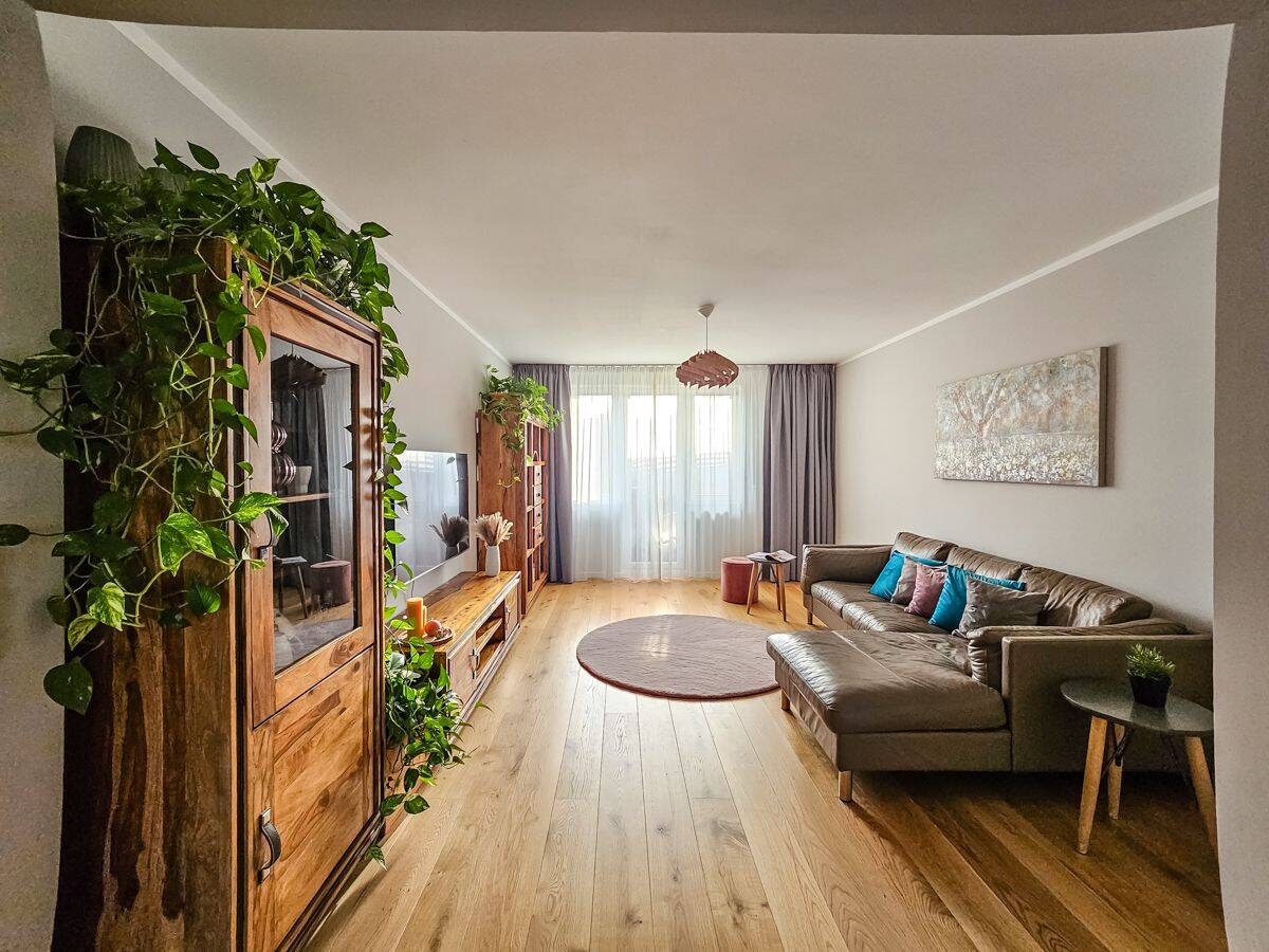 HOMESK - Bezugsfreie, kernsanierte 3-Zimmer-Wohnung mit Südwest-Balkon, 2 Bädern & Wohnküche – Berlin – Bild 1 von 9