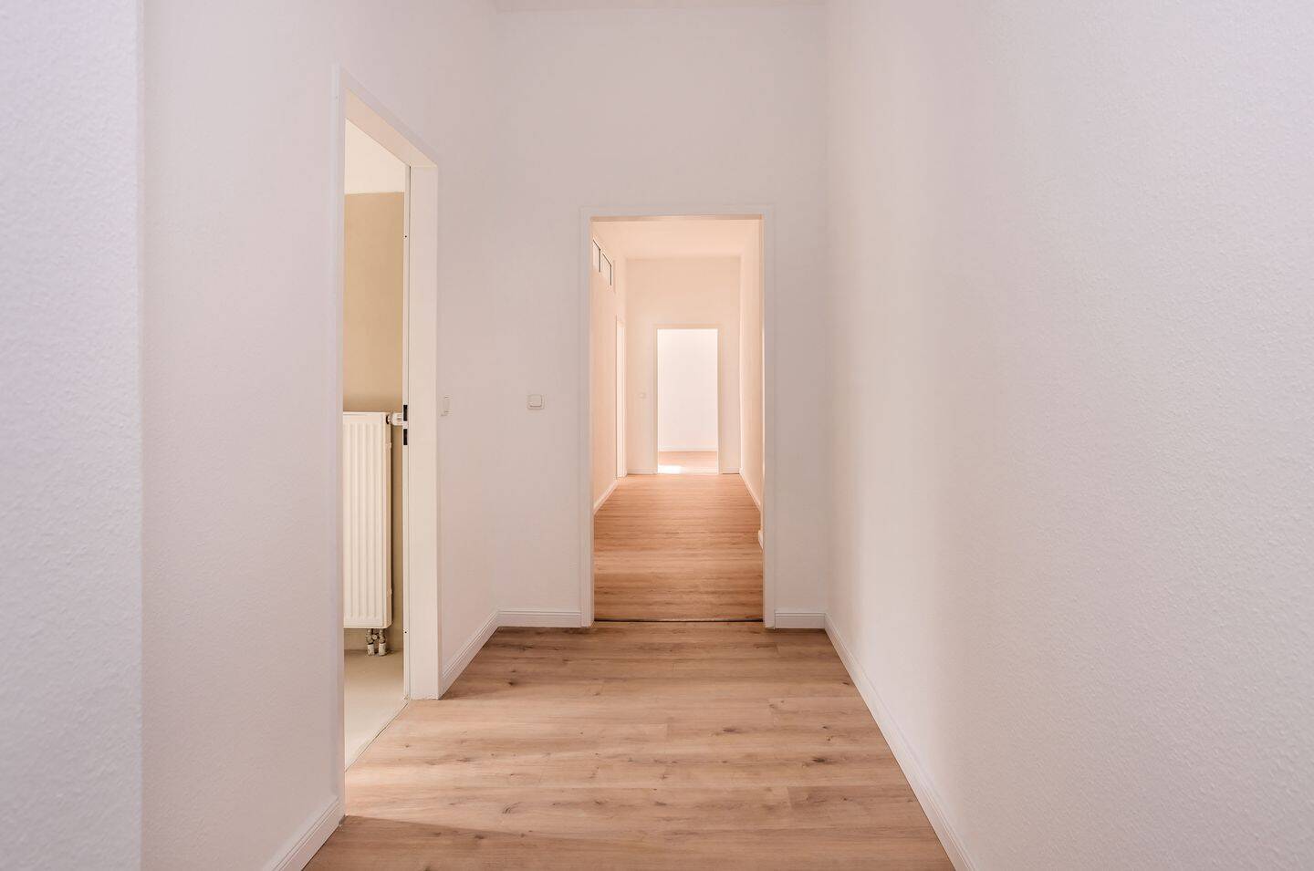 Stilvoll renovierte 4-Zimmer-Altbauwohnung in ruhiger Lage – Berlin – Vorschaubild 7
