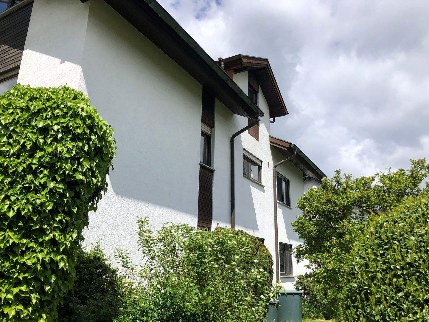 - PROVISIONSFREI - Besonderes Zweifamilienhaus in beliebter naturnaher Wohnlage von RT - Ohmenhausen ( Am Hasenberg ) – Reutlingen – Vorschaubild 3