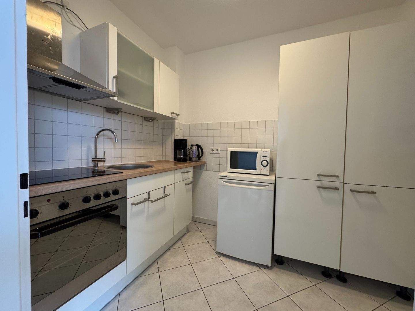 Hochwertig möbliertes 1-Zimmer-Apartment mit Balkon - RATHENAUPLATZ – Nürnberg – Vorschaubild 3