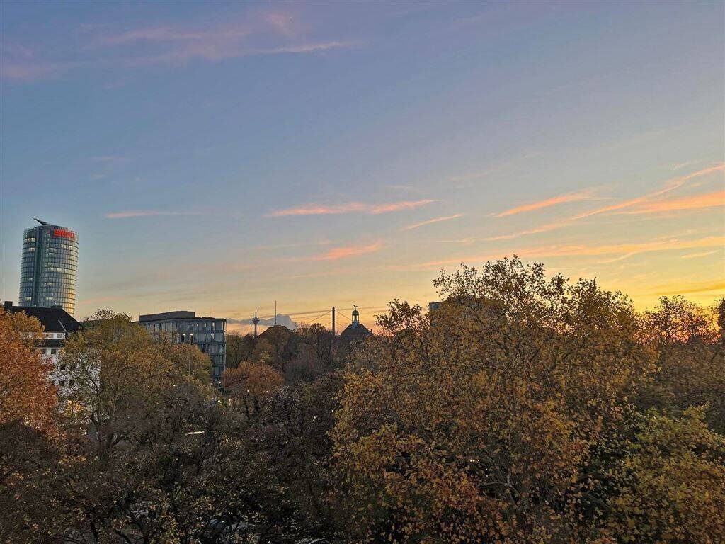 Immobilien Richter: Zentral, begehrt, mit Balkon - Etagenwohnung in Golzheim – Düsseldorf – Bild 1 von 9