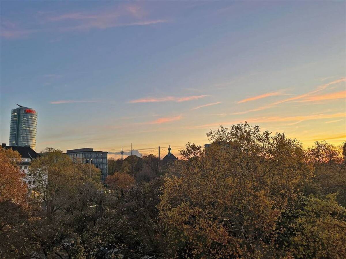 Immobilien Richter: Zentral, begehrt, mit Balkon - Etagenwohnung in Golzheim – 40476 Düsseldorf – Bild 1 von 9