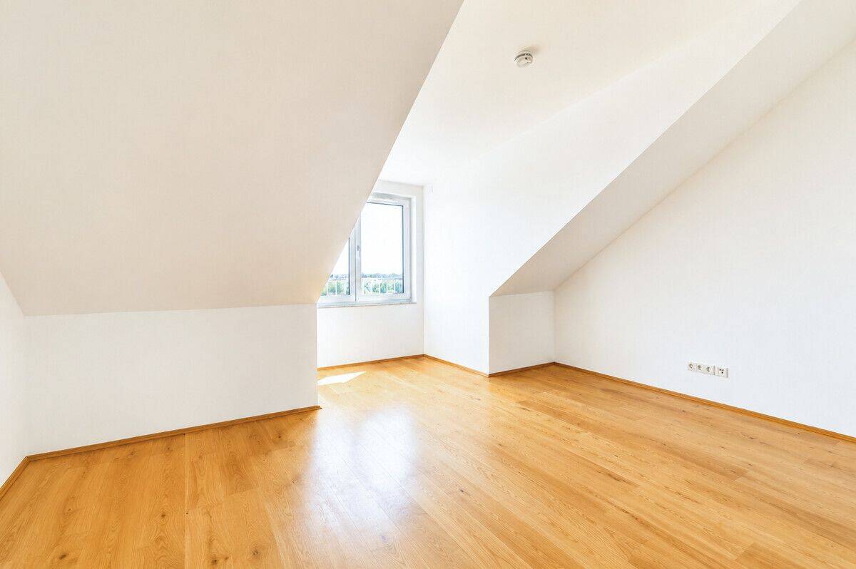 ERSTBEZUG! Moderne 4-Zimmer-Dachgeschosswohnung – München – Vorschaubild 7