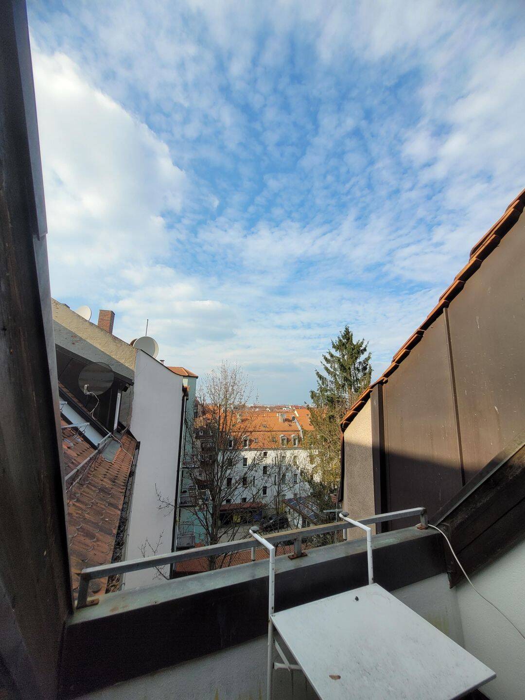 Wohnen über den Dächern - Großzügige Maisonette Wohnung mit Loggia in der Südstadt von Nürnberg