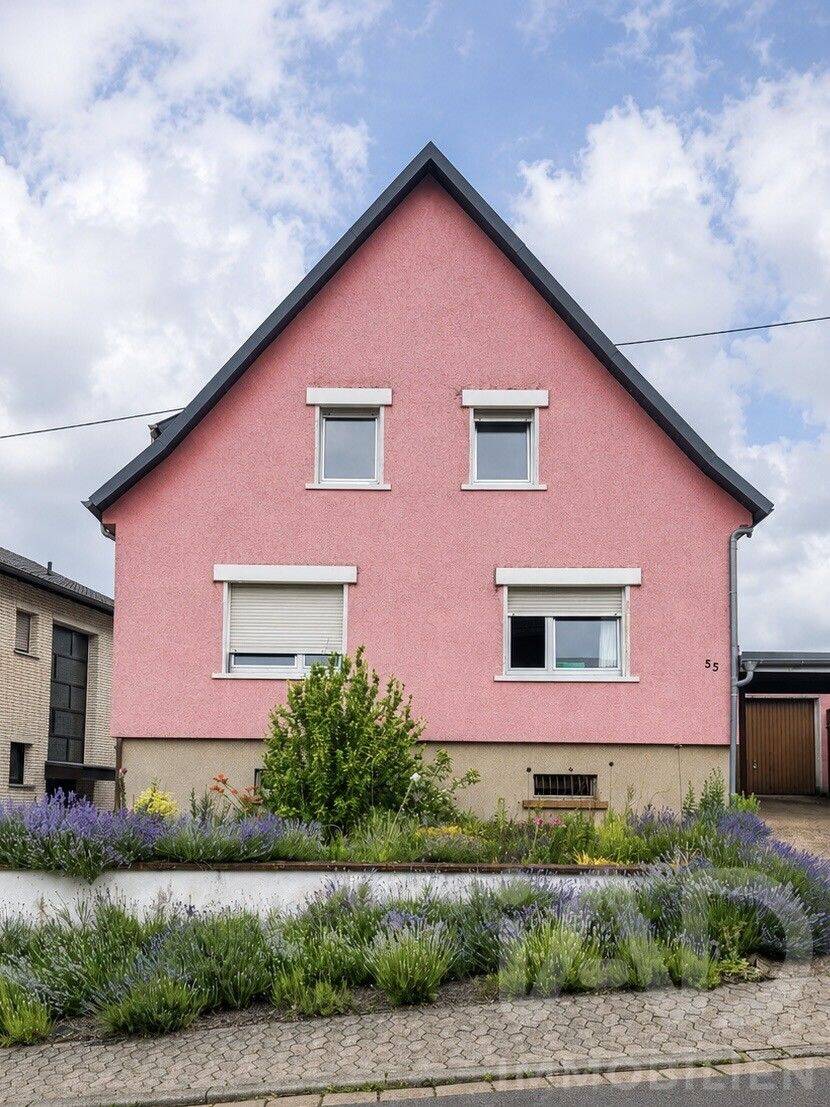 Freistehendes Einfamilienhaus auf schönen Grundstück in Püttlingen-Köllerbach