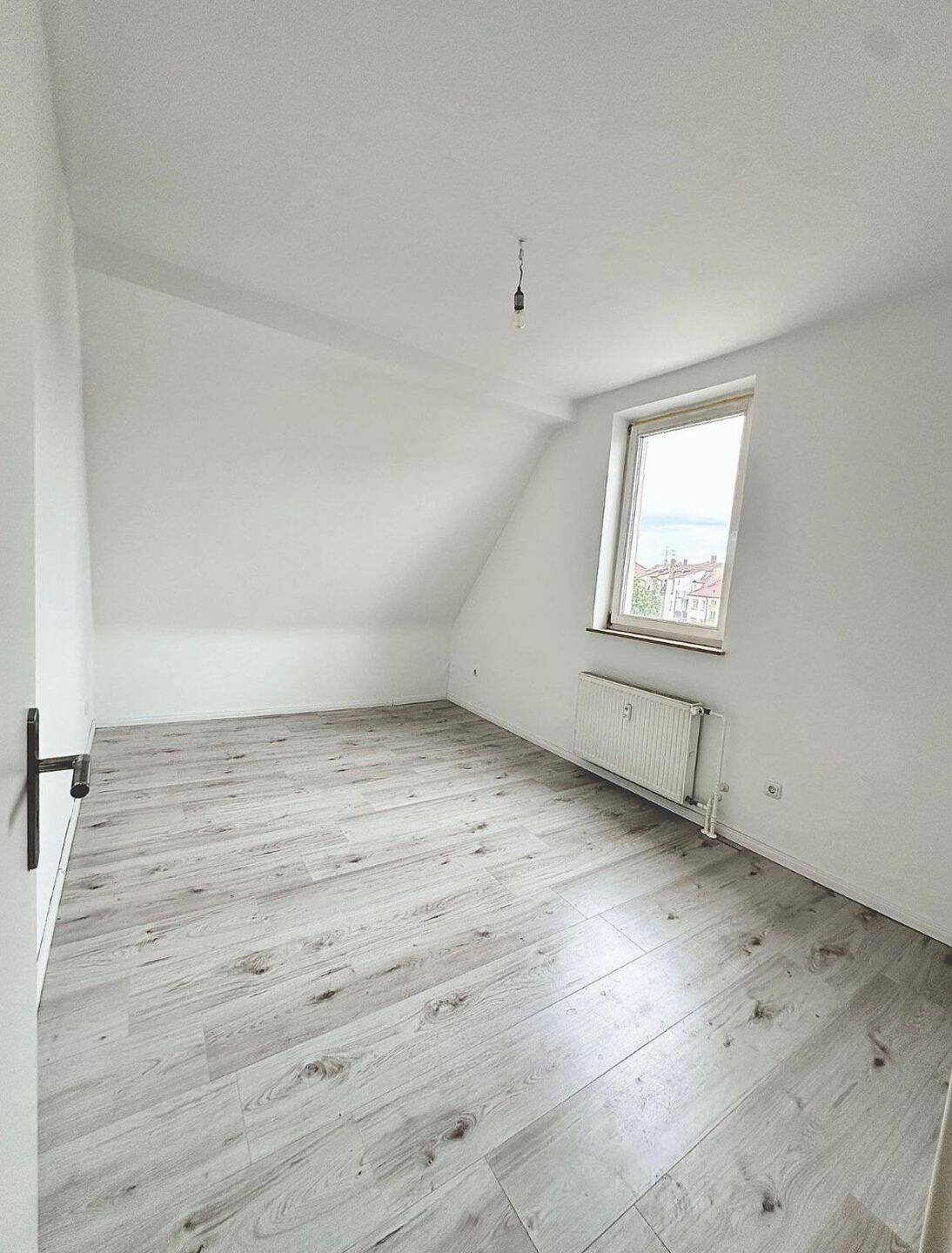 Helle 3,5-Zimmer Wohnung im 4. OG in Nürnberg-Rabus – Nürnberg – Vorschaubild 4