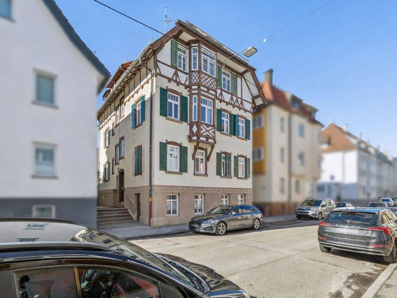 Denkmalgeschützte 4-Zimmer-Altbauwohnung im 1.OG zentral in Stuttgart-Degerloch