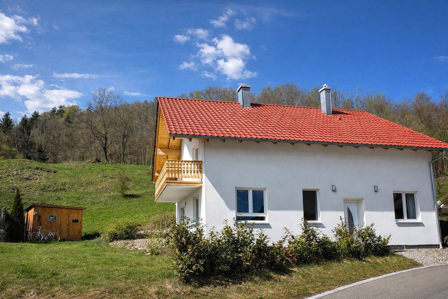 Modernes Einfamilienhaus in Ronsberg - Baujahr 2018, Massivbau, 818 m² Grundstück – Ronsberg – Bild 1 von 9
