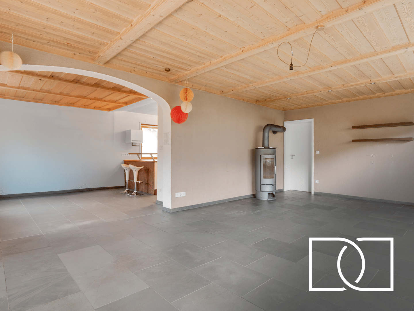 Hochwertig renoviert! Einfamilienhaus in ruhiger Lage mit ELW, Terrasse und kleinem Garten – Ebermannstadt – Bild 1 von 9