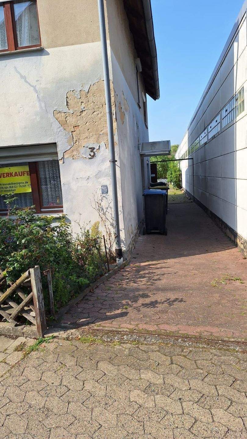"Schnäppchenpreis" Stark sanierungsbedürftiges 1-FH in Braunschw./Broitzem m. schmalen, sehr schönem Grundstück inkl. Anbau u.Garagen – Braunschweig – Vorschaubild 4