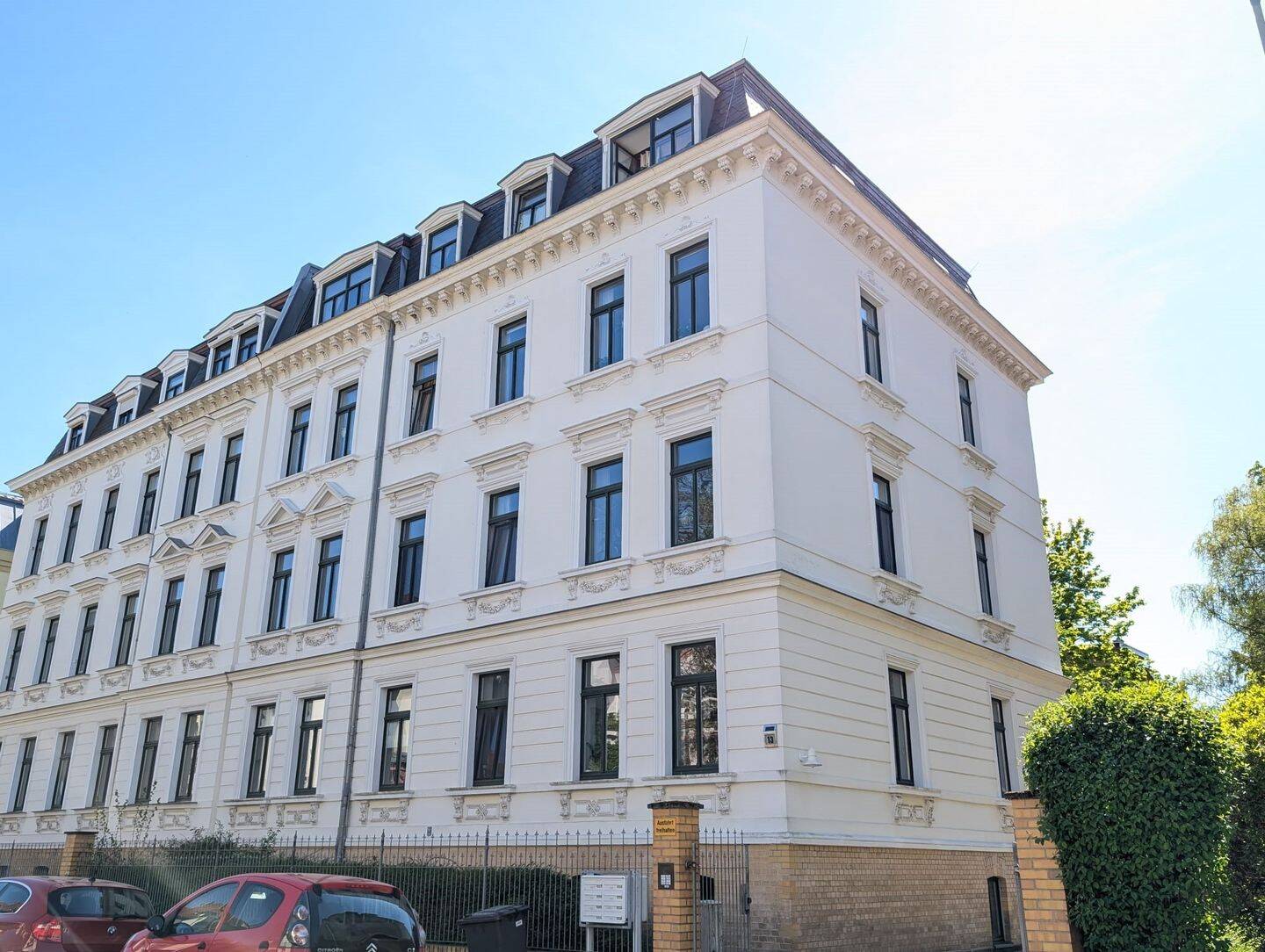 Vermietete Zwei-Zimmer-Wohnung mit Altbauflair in ruhiger Wohnlage
