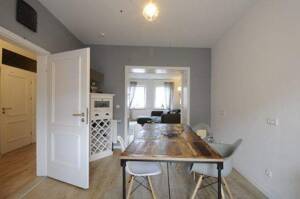 Wunderschöne 2-Zimmer Wohnung, Altbau - top saniert, modernes, großes Bad, sonniger Südwestbalkon, zentral, ruhig