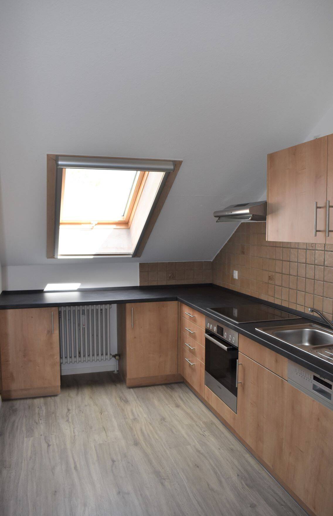 **2-Zimmer-Mansardenwohnung in Kirchheim** – Kirchheim bei München – Vorschaubild 3