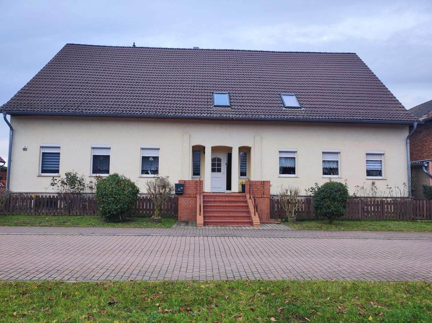 Mehrgenerationenhaus mit großem Garten in schöner Lage – Hohenselchow-Groß Pinnow – Bild 1 von 9