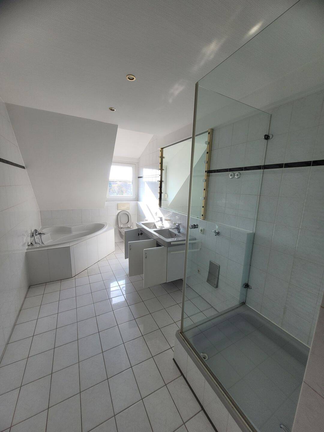 Wohnen über den Dächern - Großzügige Maisonette Wohnung mit Loggia in der Südstadt von Nürnberg – Nürnberg – Vorschaubild 3
