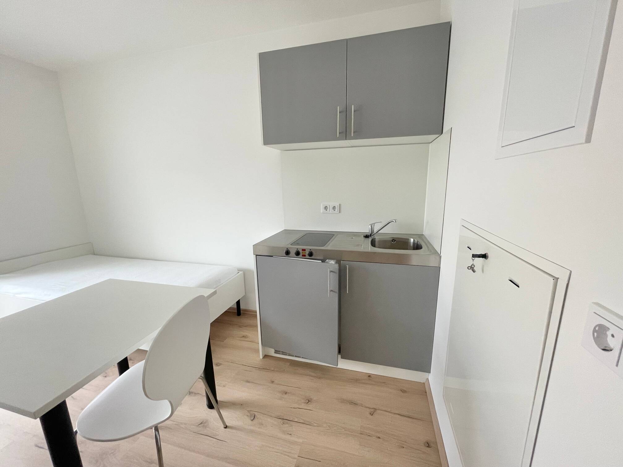N-Johannis! Helle möblierte 1-ZW, 20 m² großer Balkon mit Aufzug – Nürnberg – Vorschaubild 3