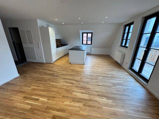 Erstbezug nach Kernsanierung! Traumhafte Dachwohnung mit hochwertiger EBK und SZ mit Ankleide – Erlangen – Vorschaubild 4