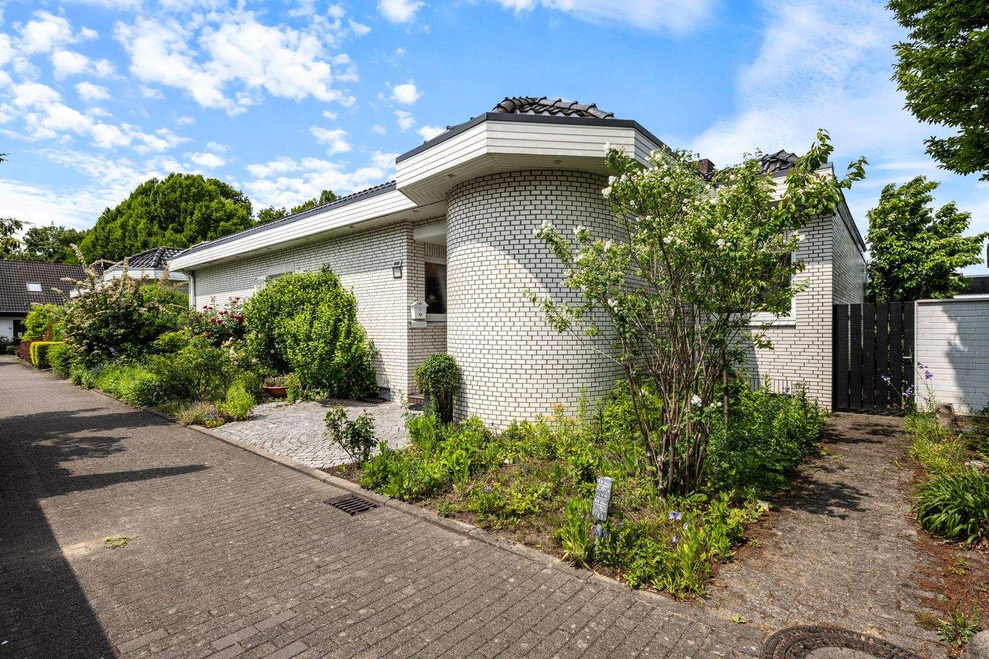 Großzügiges Familienhaus mit Charakter, ca. 250 m² Wohnfläche und viel Raum zur Entfaltung – Hamburg – Vorschaubild 2