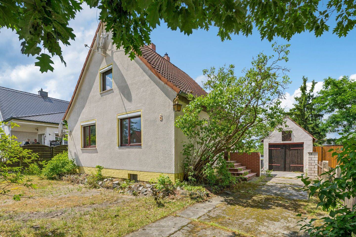 Saniertes Einfamilienhaus mit Garage auf großem Grundstück in Havelnähe