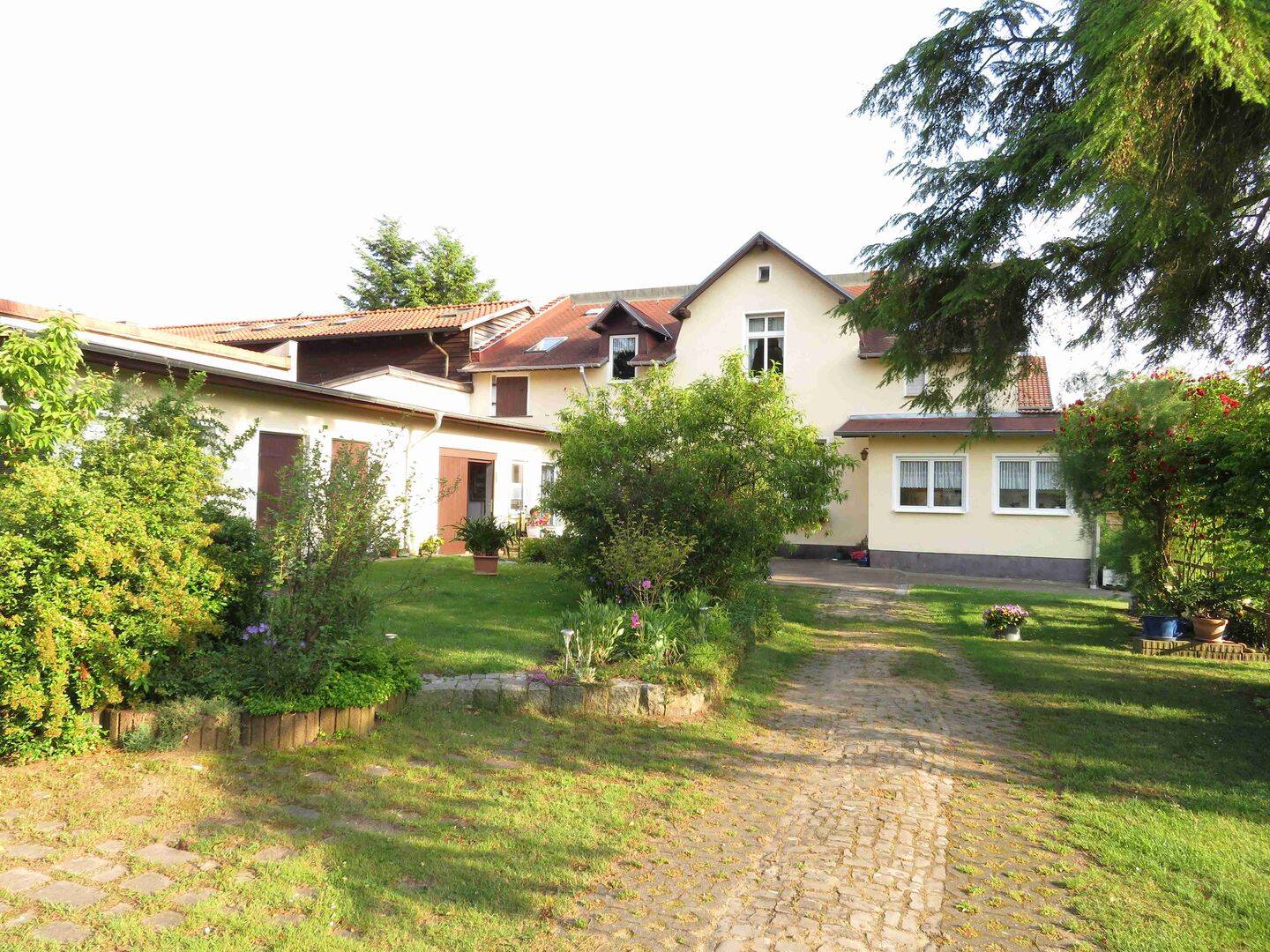 Großes Grundstück mit Einfamilienhaus in Groß Glienicke