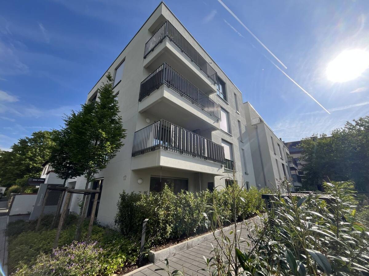 Neuwertige Vierzimmerwohnung mit Terrasse, Küche und Stellplatz in Wiesbaden-Rheingauviertel – 65197 Wiesbaden – Bild 1 von 9