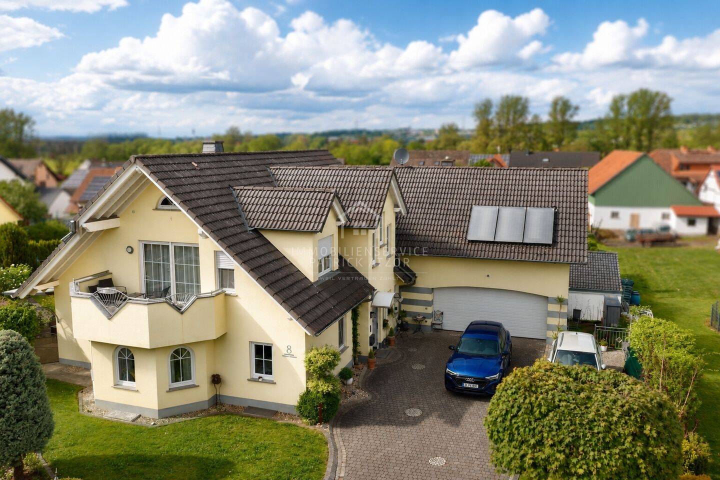 Umfangreich modernisiertes Zweifamilienhaus mit 3 nutzbaren Einheiten, Terrassen, Balkon und Garage – Eichenzell – Vorschaubild 3