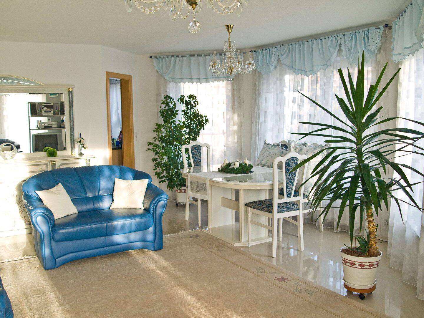Schönes Zweifamilienhaus in Spaichingen – Spaichingen – Bild 1 von 9
