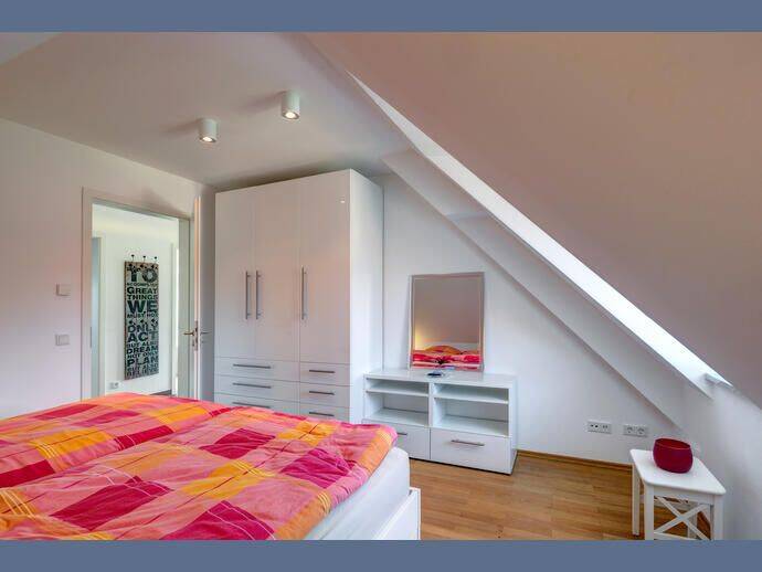 Möbliert: Helle 3-Zimmer Dachterrassenwohnung auf Zeit mieten – München – Vorschaubild 4