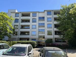 Gut geschnittene Eigentumswohnung mit Loggia in Köln Neubrück