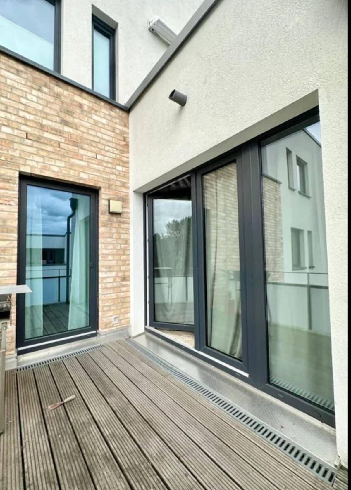 Sonnige, möblierte und zentralgelegene 3-Zimmer-Wohnung im 4. Stock – 21035 Hamburg – Bild 1 von 9