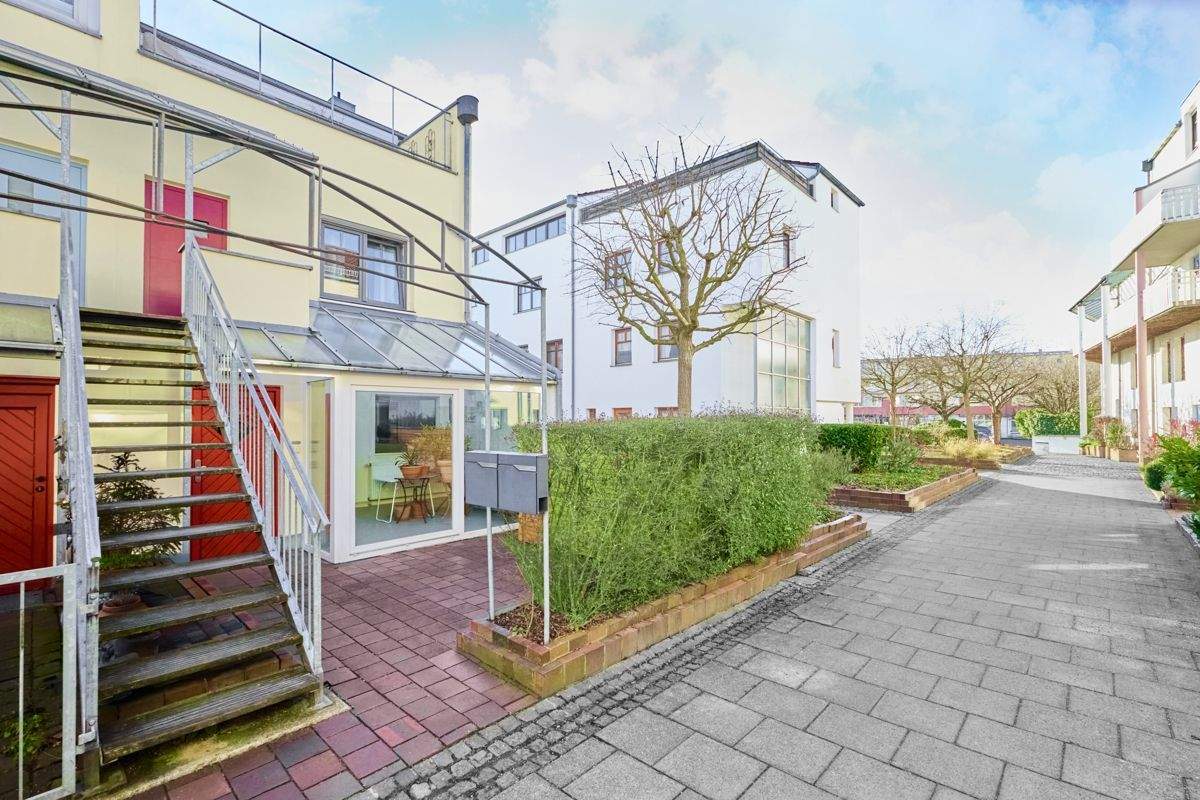 *SONNENHOF - WOHNEN NEU GEDACHT! Wie ein eigenes Haus: Maisonette mit Garten und TG-Stellplatz!* – Augsburg – Vorschaubild 2