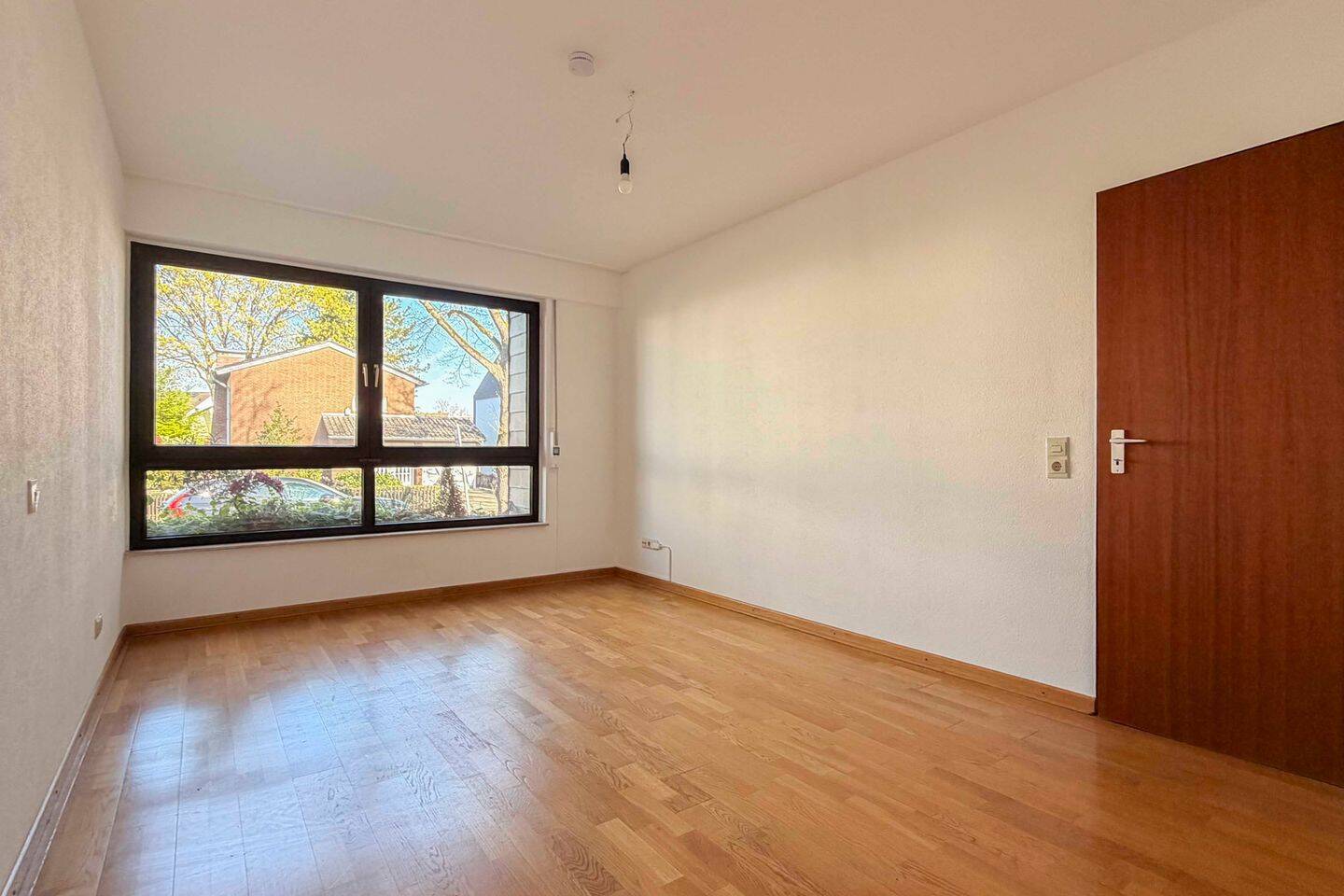 Traumhafte Terrassenwohnung mit sonnigem Garten und Stellplatz – Köln – Vorschaubild 3