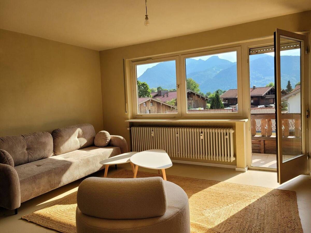 Moderne 2,5-Zimmer-Wohnung mit Bergblick, Südwestbalkon & Zweitwohnsitzmöglichkeit – 83224 Grassau – Bild 1 von 9