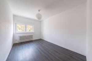 Viel Platz für Ihre Zukunft: Lichtdurchflutete 5-Zimmer-Wohnung mit zwei Loggien und eigener Garage – 44329 Dortmund – Vorschaubild 3