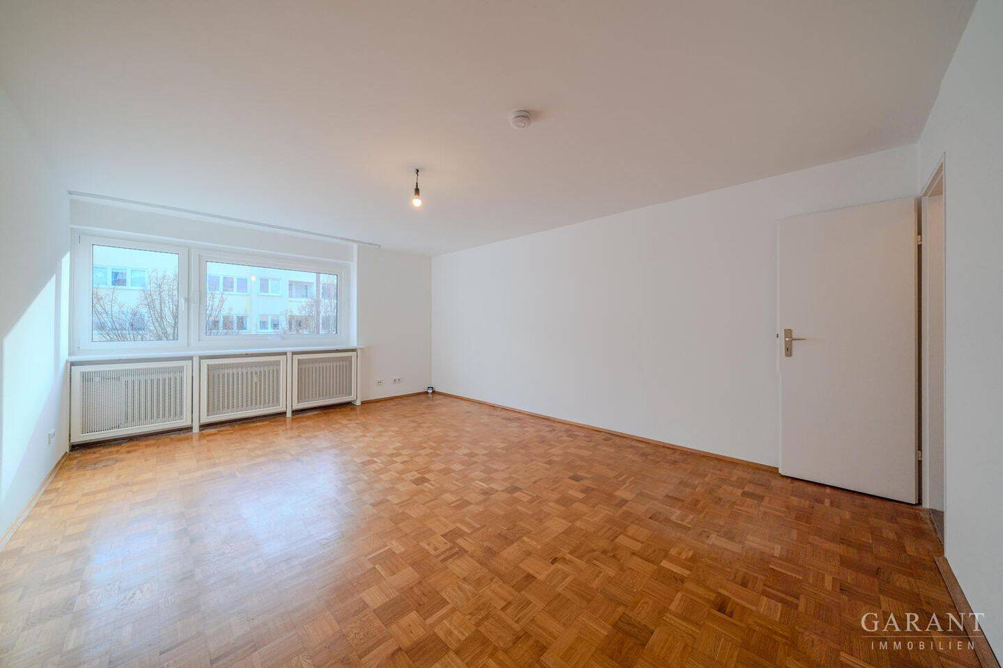 Schwabing-West: Sofort bezugsfreie 2-Zimmer-Wohnung in absoluter Bestlage – München – Bild 1 von 6