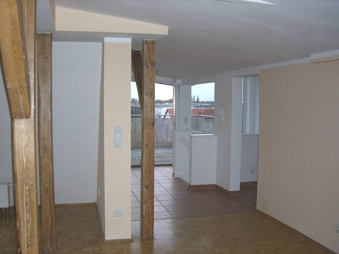 Schöne Dachgeschoss Wohnung mit großer Terrasse – Magdeburg – Vorschaubild 3