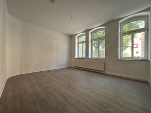 5-Zimmer-Wohnung mit 128 m² Wohnfläche und frisch renoviert in Erfurt