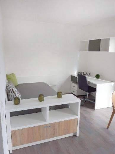 Möblierte Komfort L-Apartments mit Balkon im Campus Südbahnhof (Rollstuhlgerecht) - NUR für Studenten, Praktikanten & Azubis – Heilbronn – Vorschaubild 2