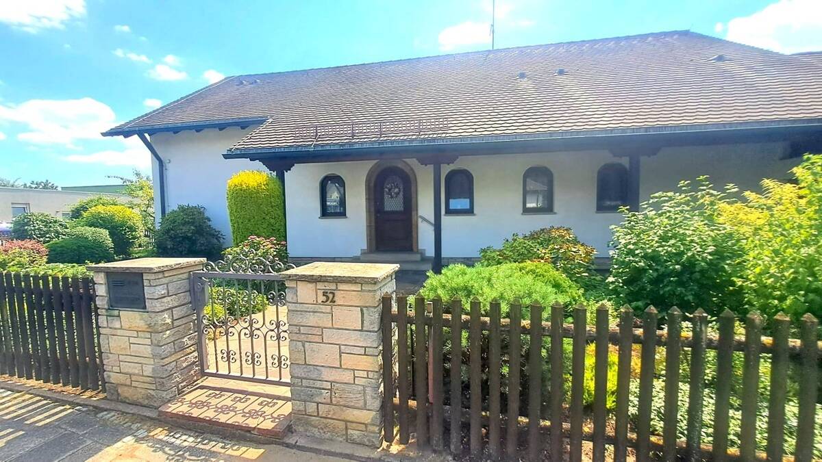 Exklusives Einfamilienhaus in Bestlage – 15 Minuten nach Nürnberg, Fürth & Erlangen – 90765 Fürth – Bild 1 von 9